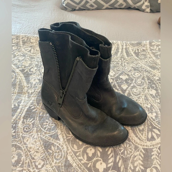 Born Shoes - Born • Mila Dual Zip Boot in charcoal gray size 6